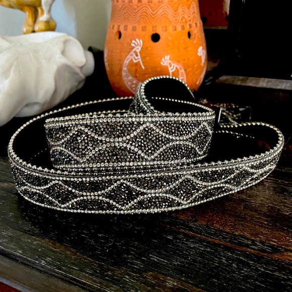 Cedar Rose Leather Scallop Rhinestone Studded Belt Size M/L Perfect Condition - Picture 3 of 4